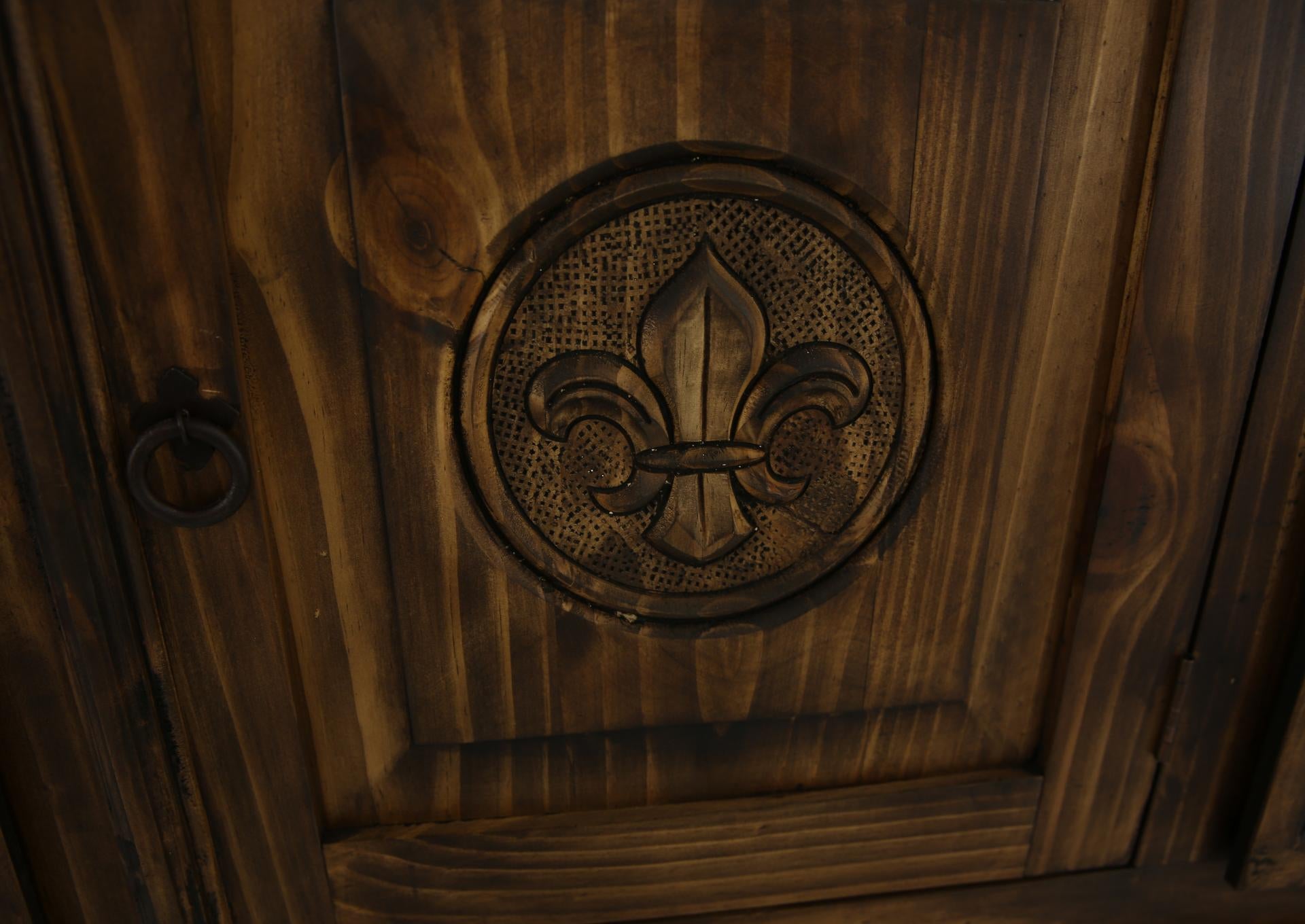 Mansion Fleur De Lis Dresser And Mirror - Additional View 3
