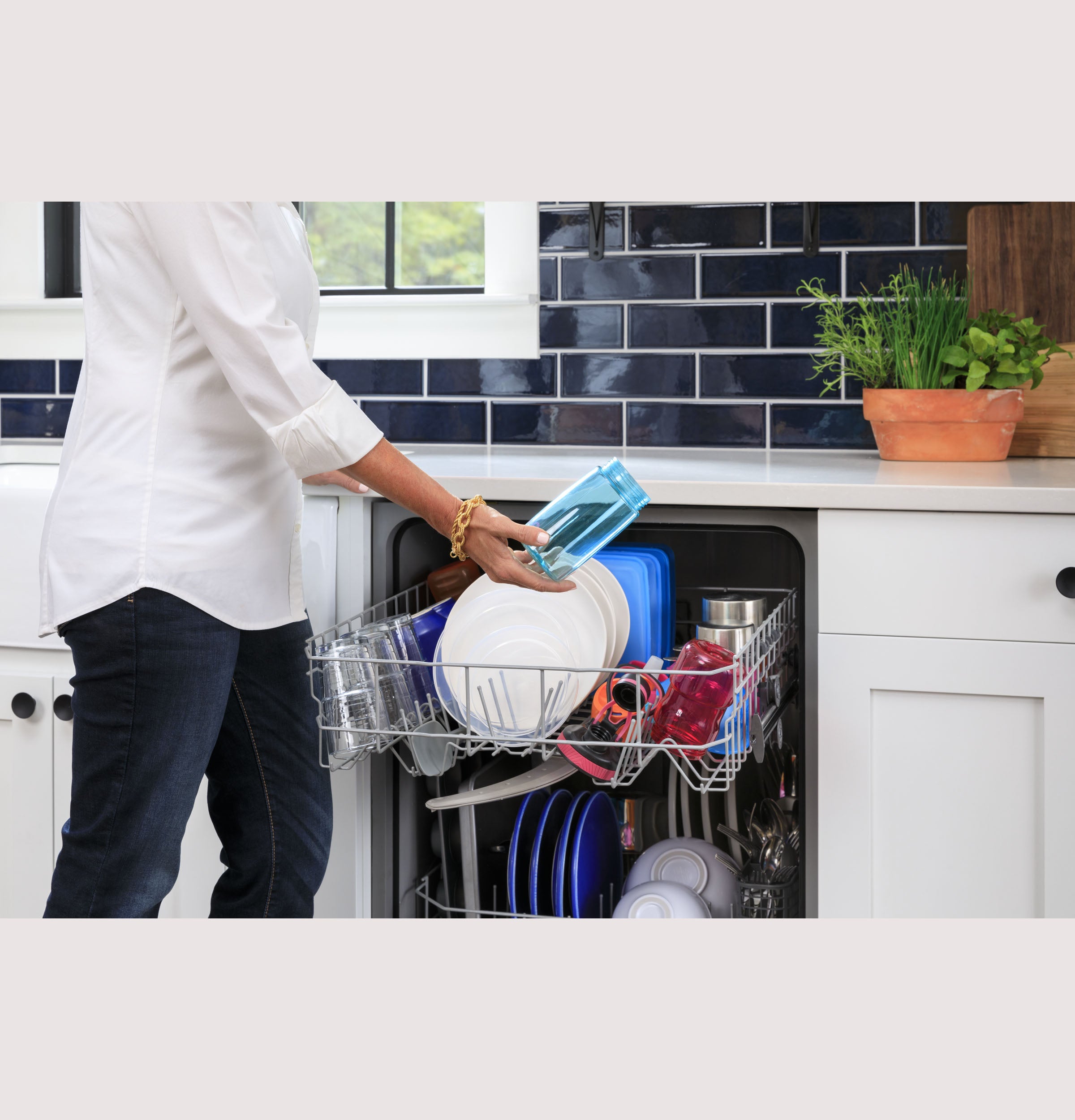 GE WHITE FRONT CONTROL DISHWASHER - Dishwashers - Additional View 6