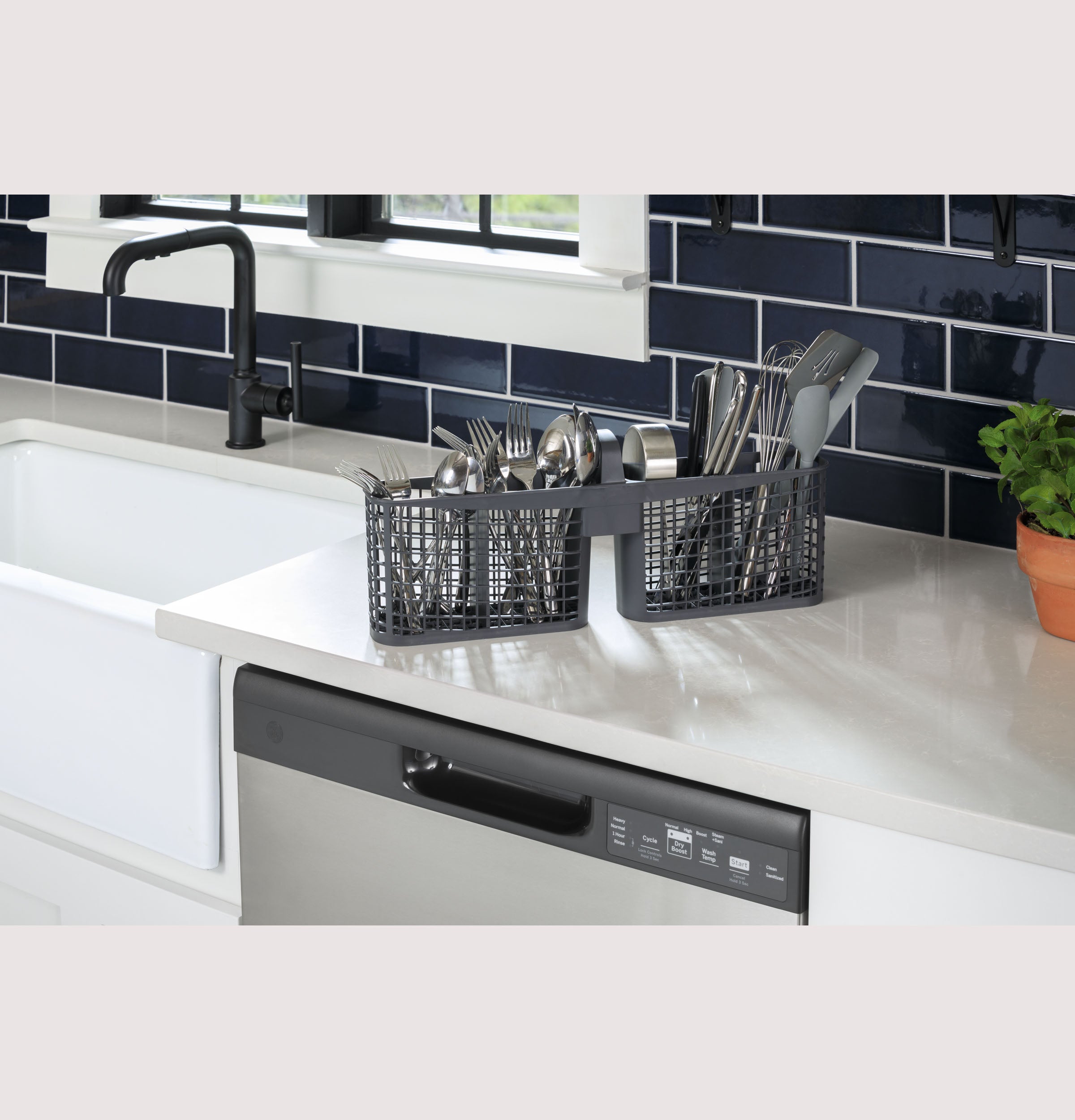 GE WHITE FRONT CONTROL DISHWASHER - Dishwashers - Additional View 8