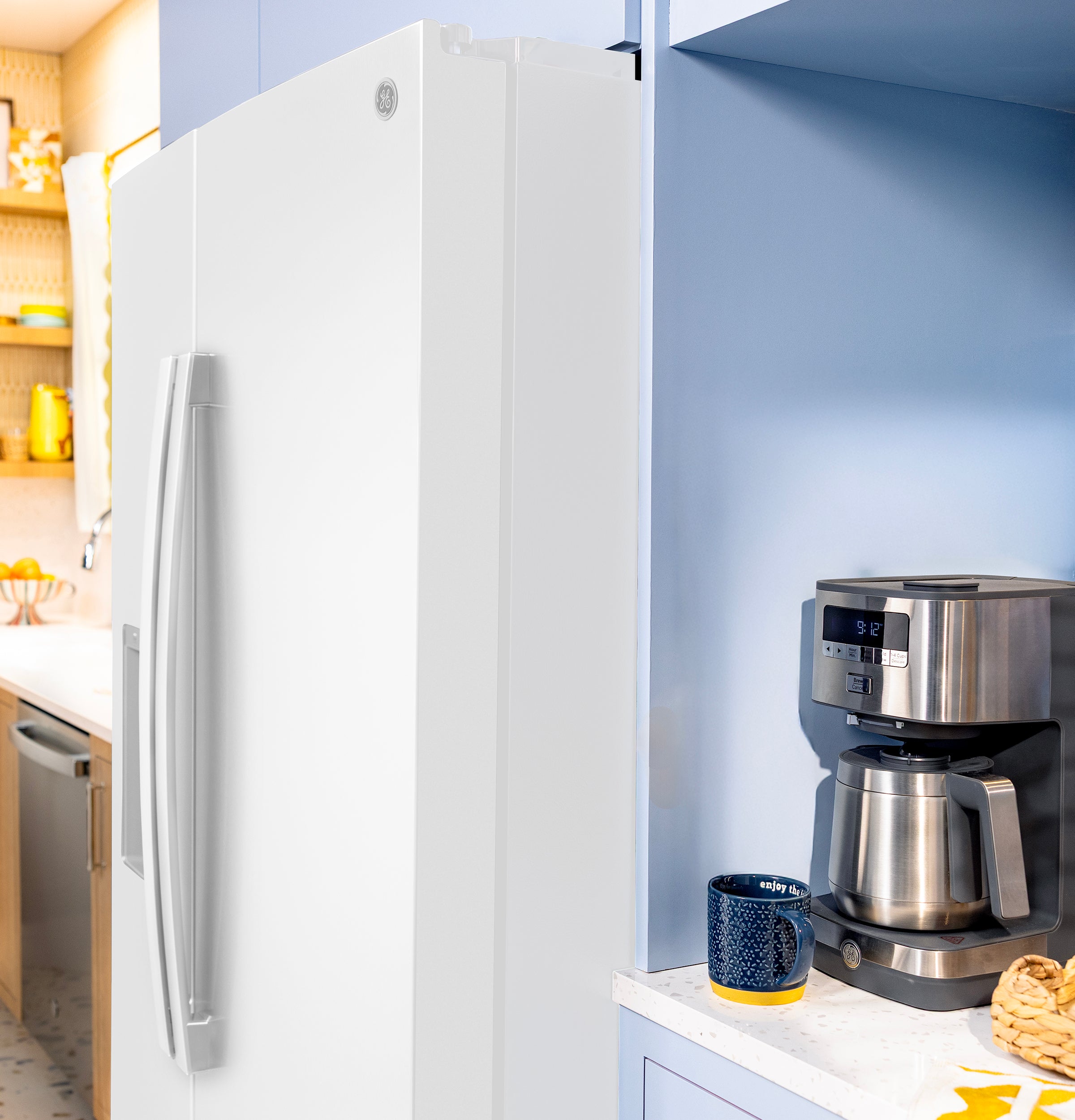 GE WHITE 28CU SIDE BY SIDE REFRIGERATOR WITH DISPENSER - Refrigerators - Additional View 23