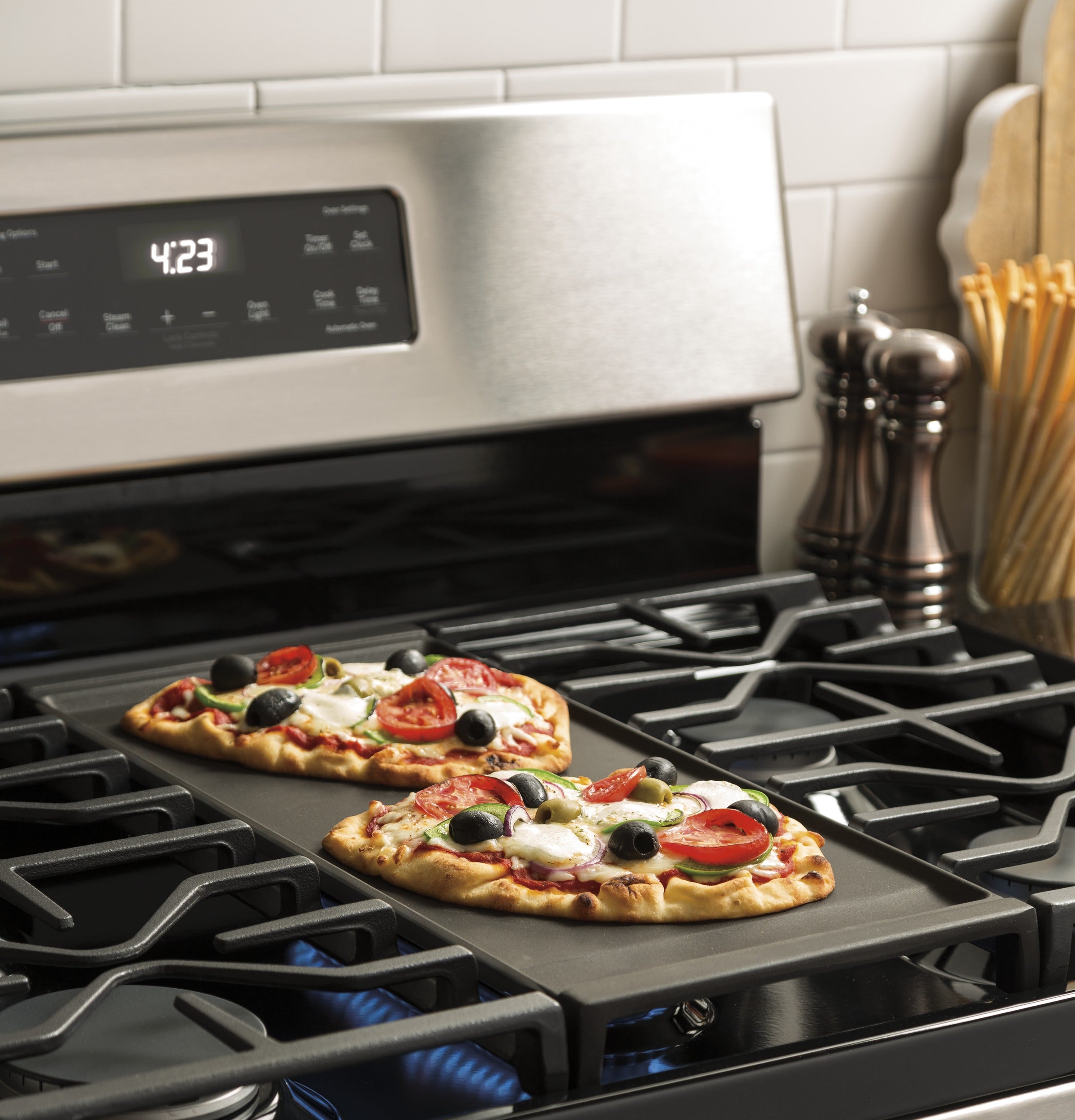 GE STAINLESS STEEL 30" FREE-STANDING GAS RANGE - Pearl Silver|Black - Ranges - Additional View 9