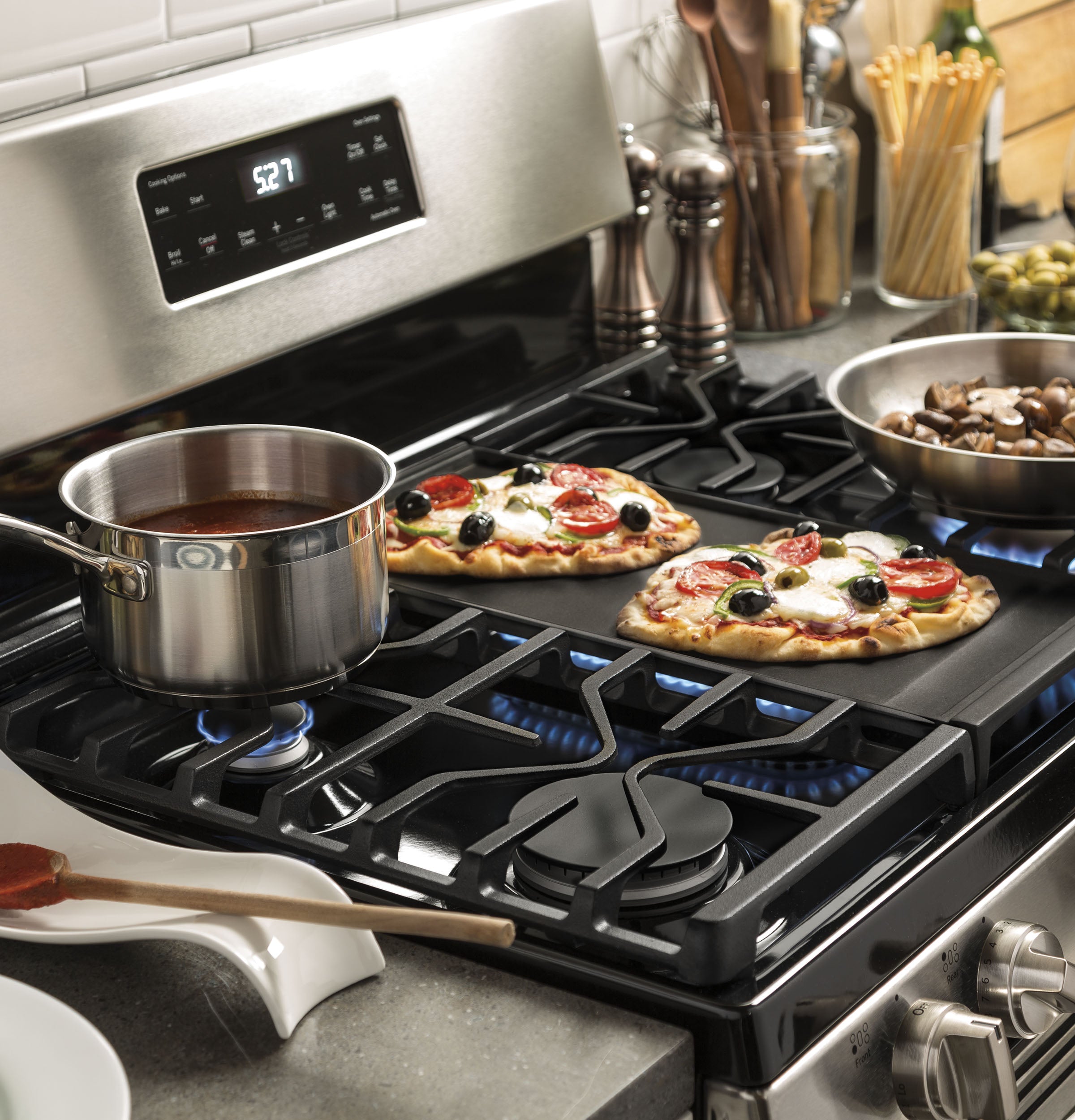 GE STAINLESS STEEL 30" FREE-STANDING GAS RANGE - Pearl Silver|Black - Ranges - Additional View 11
