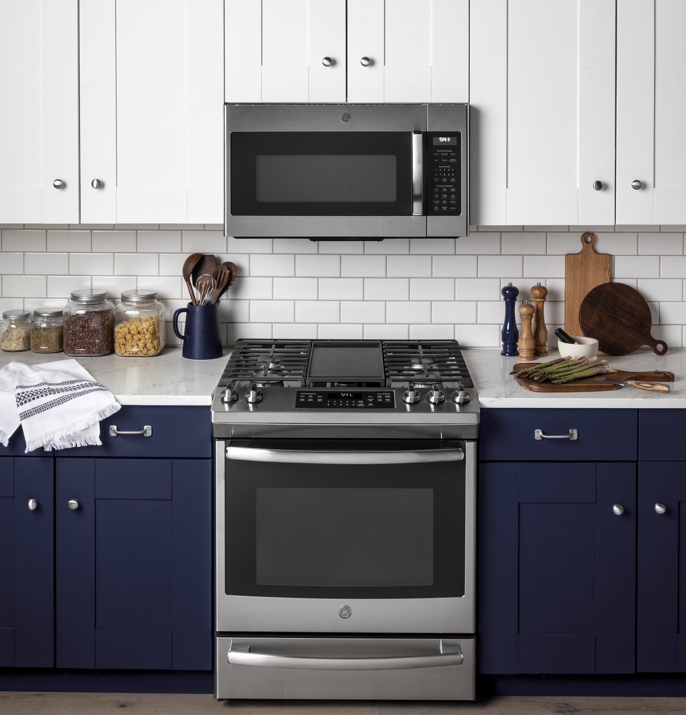 GE STAINLESS STEEL 1.9CU OVER THE RANGE MICROWAVE - Pearl Silver|Black - Microwaves - Additional View 4