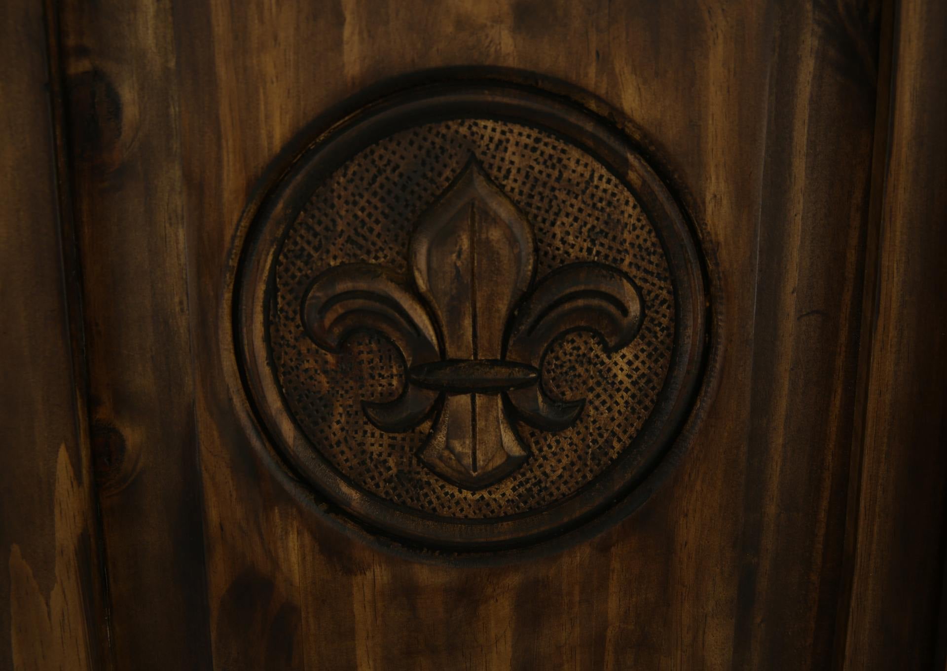 MANSION FLEUR DE LIS CHEST - Additional View 2