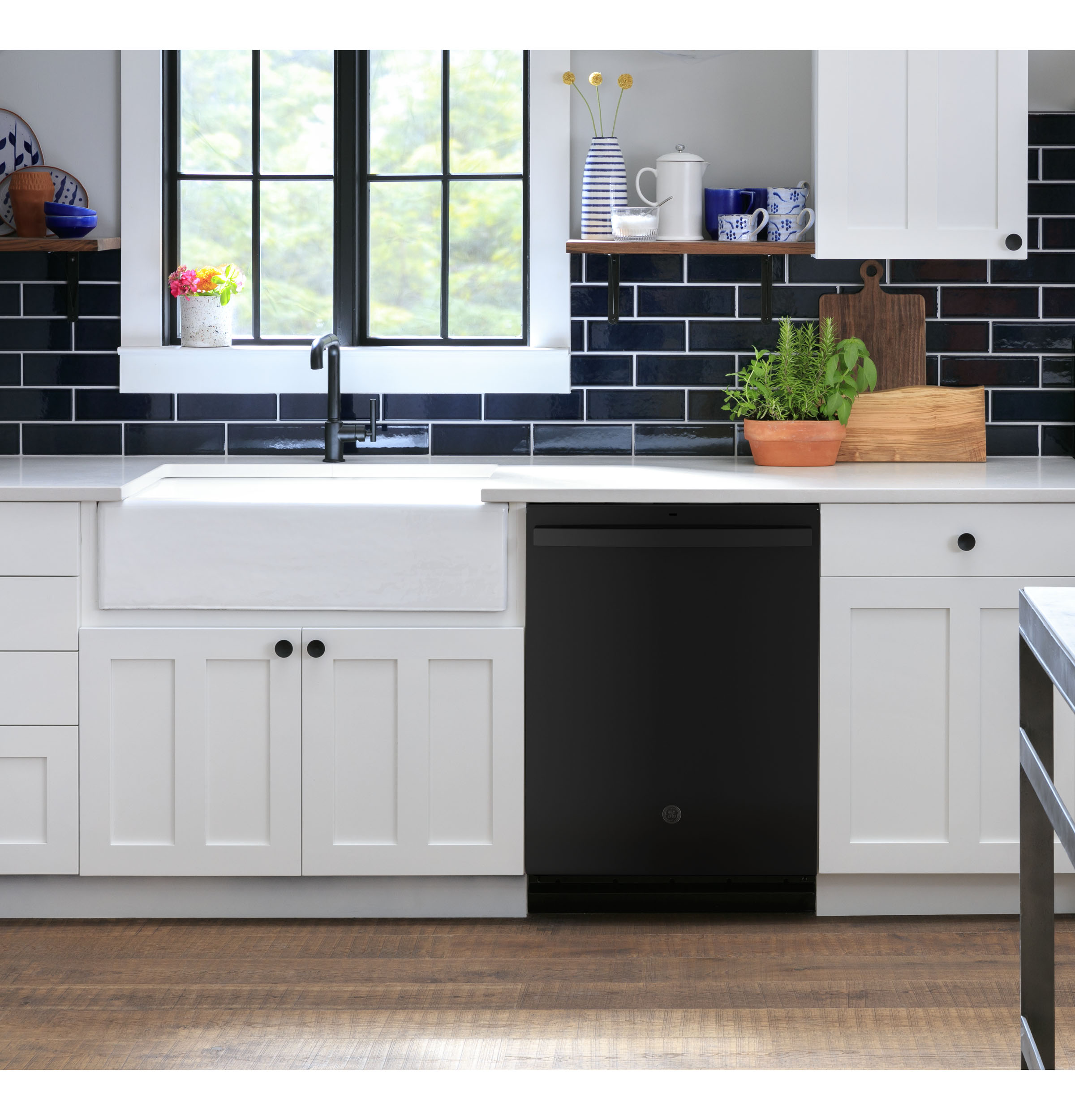 GE - TOP CONTROL DISHWASHER - Black - Dishwashers - Additional View 5