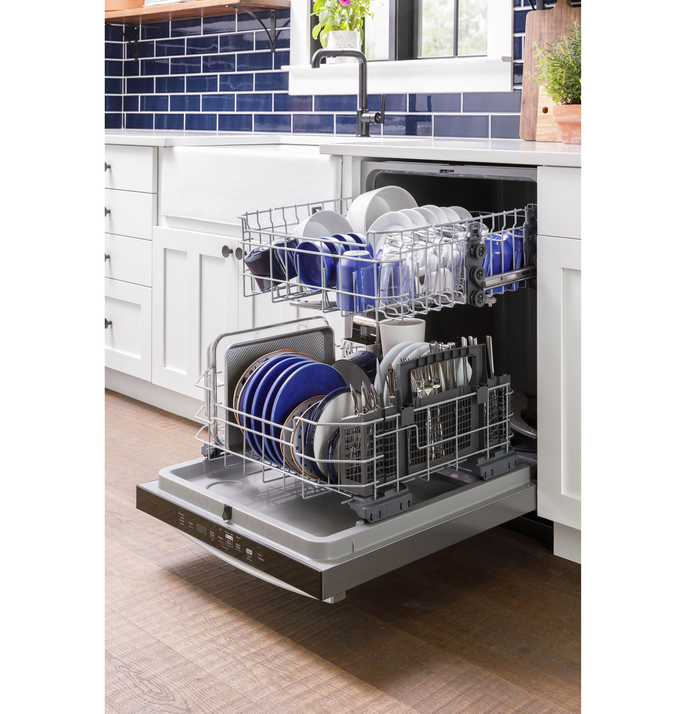 GE - TOP CONTROL DISHWASHER - Black - Dishwashers - Additional View 8