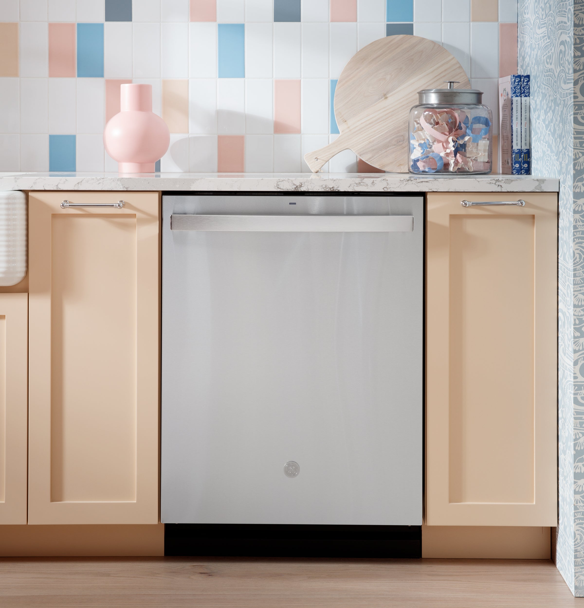 GE FINGERPRINT RESISTANT STAINLESS STEEL TOP CONTROL DISHWASHER - Pearl Silver - Dishwashers - Additional View 5