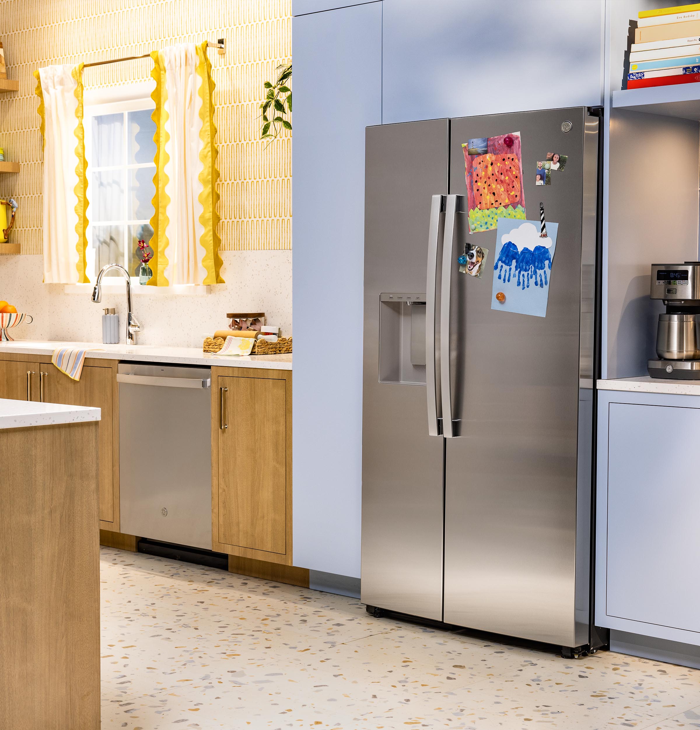 GE FINGERPRINT RESISTANT STAINLESS SIDE BY SIDE WITH DISPENSER - Pearl Silver - Refrigerators - Additional View 32