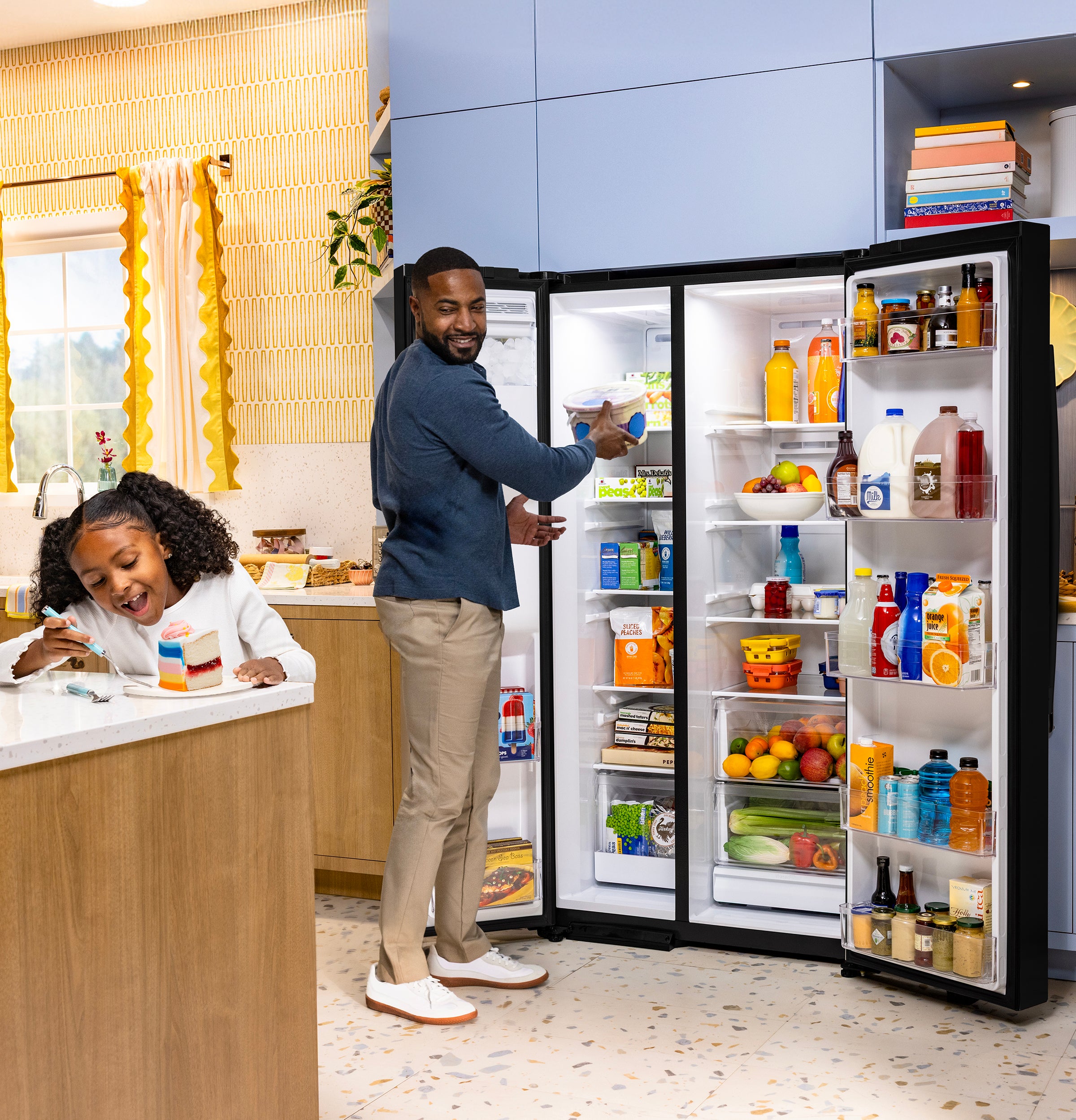 GE BLACK 28CU SIDE BY SIDE REFRIGERATOR WITH DISPENSER - Refrigerators - Additional View 27