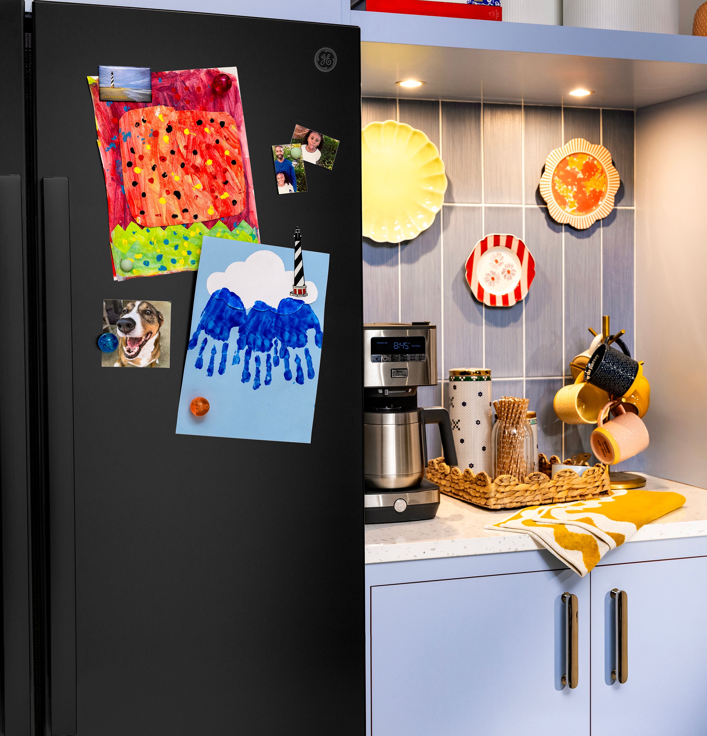 GE BLACK 28CU SIDE BY SIDE REFRIGERATOR WITH DISPENSER - Refrigerators - Additional View 29