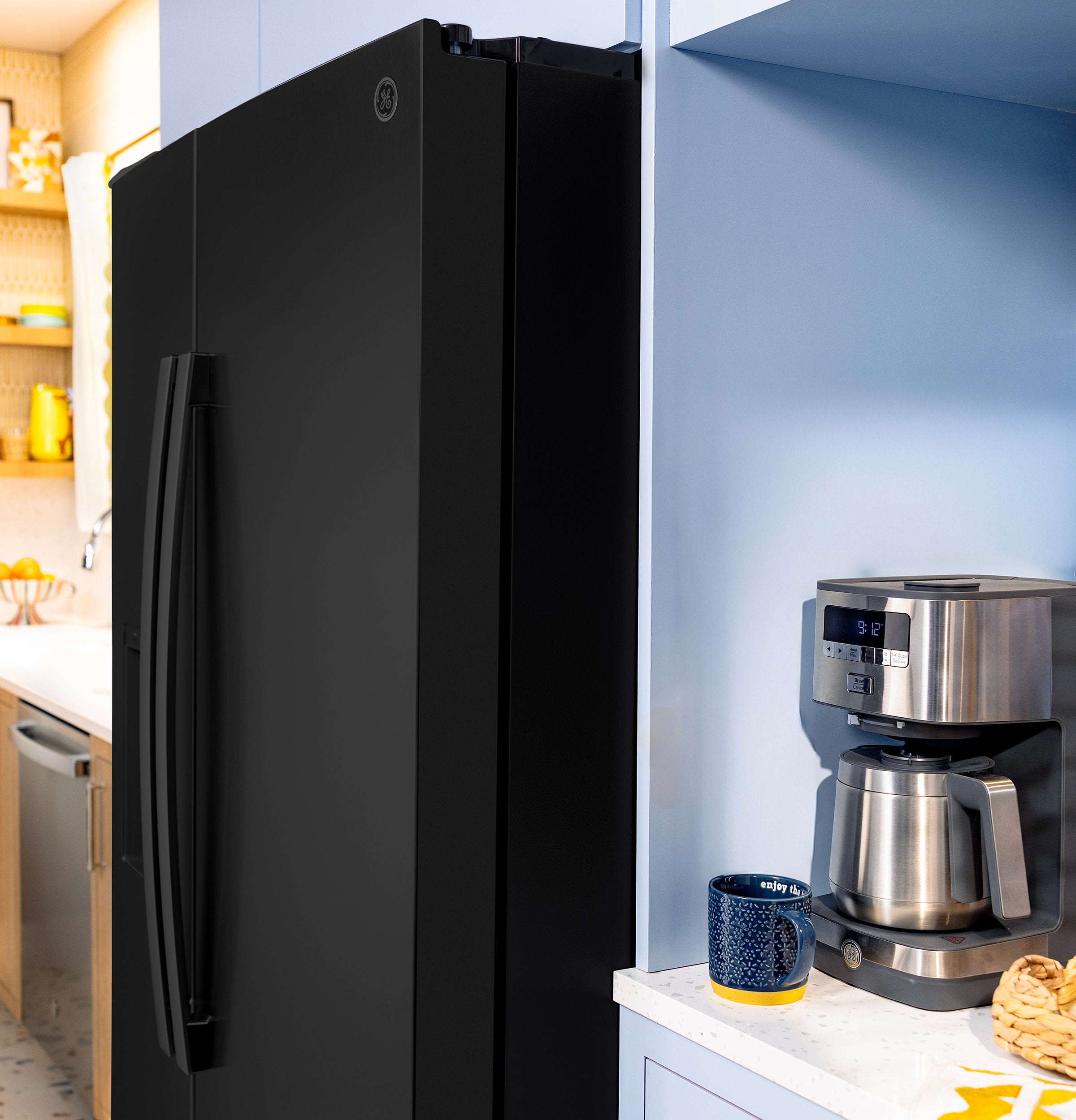 GE BLACK 28CU SIDE BY SIDE REFRIGERATOR WITH DISPENSER - Refrigerators - Additional View 25