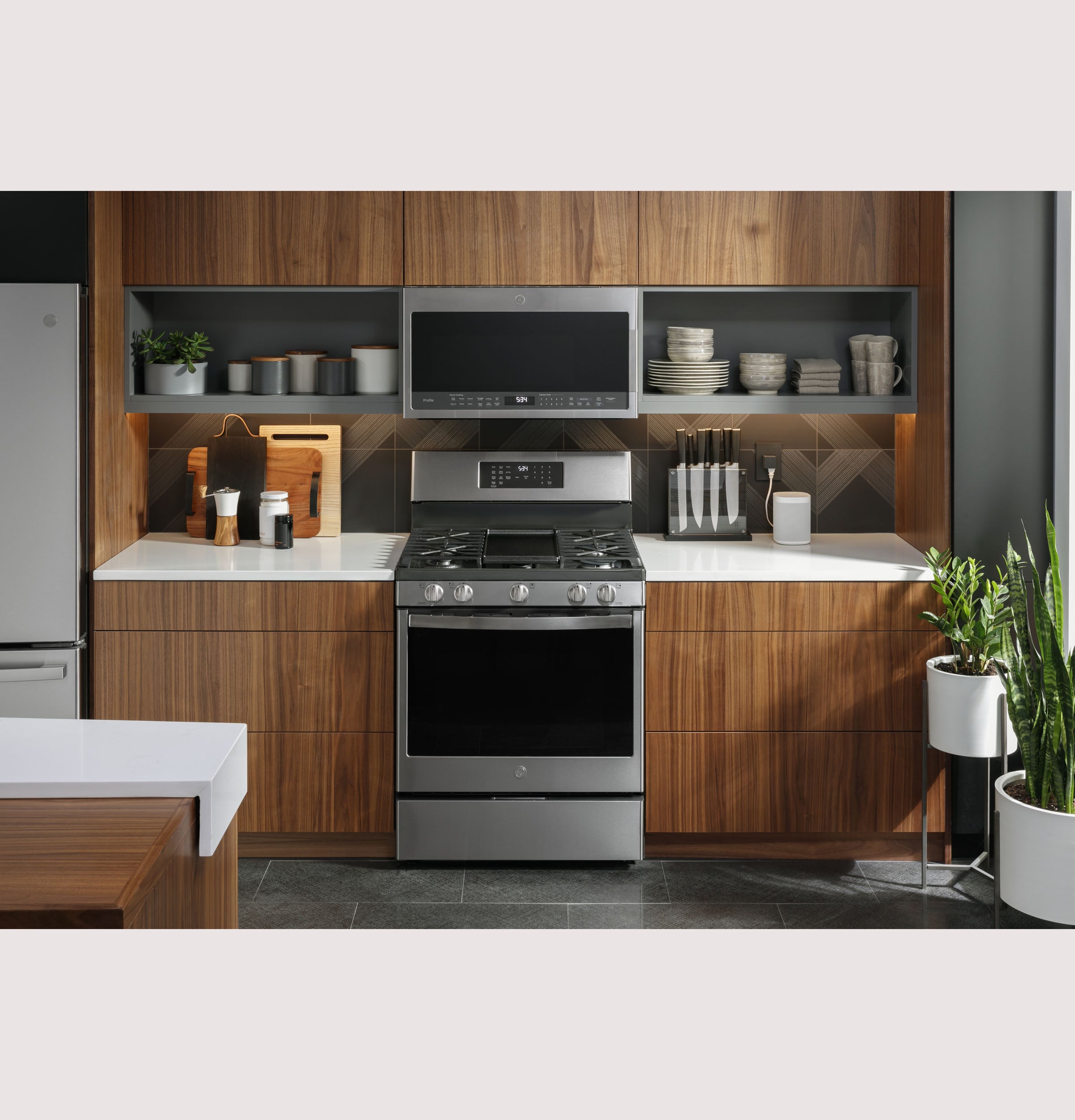 GE STAINLESS STEEL FINGERPRINT RESISTANT PROFILE SMART FREESTANDING GAS RANGE WITH AIR FRY - Pearl Silver|Black - Ranges - Additional View 7