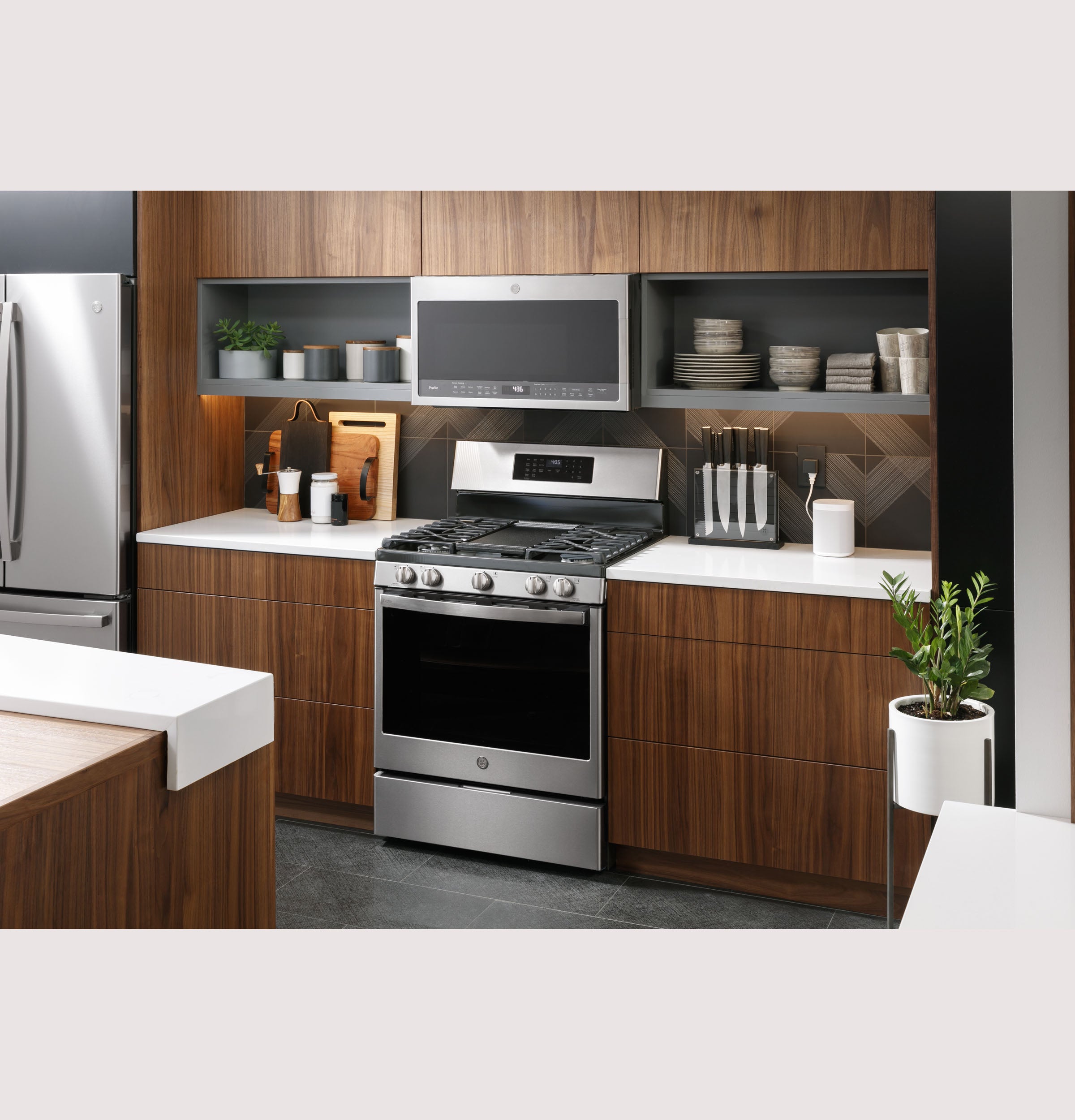 GE STAINLESS STEEL FINGERPRINT RESISTANT PROFILE SMART FREESTANDING GAS RANGE WITH AIR FRY - Pearl Silver|Black - Ranges - Additional View 8