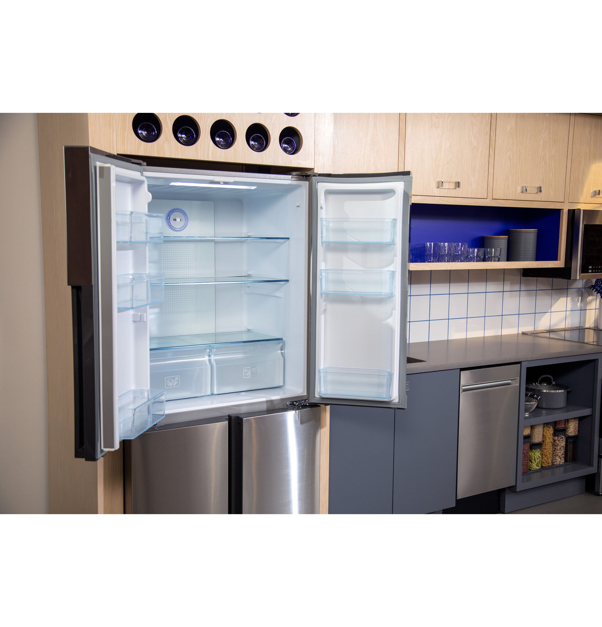 GE FINGERPRINT RESISTANT STAINLESS STEEL 16.8CU QUAD DOOR REFRIGERATOR - Pearl Silver - Refrigerators - Additional View 32