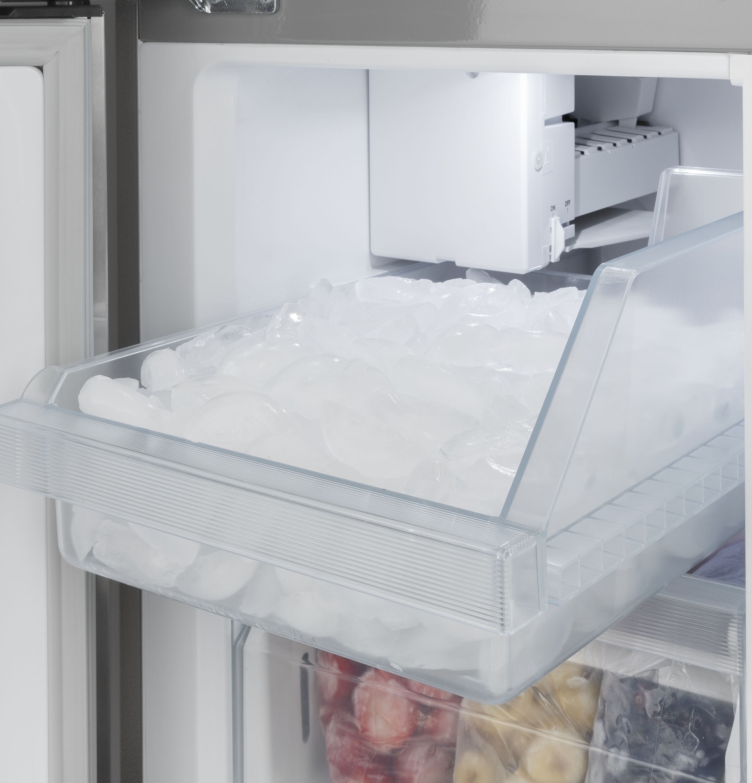 GE FINGERPRINT RESISTANT STAINLESS STEEL 16.8CU QUAD DOOR REFRIGERATOR - Pearl Silver - Refrigerators - Additional View 10