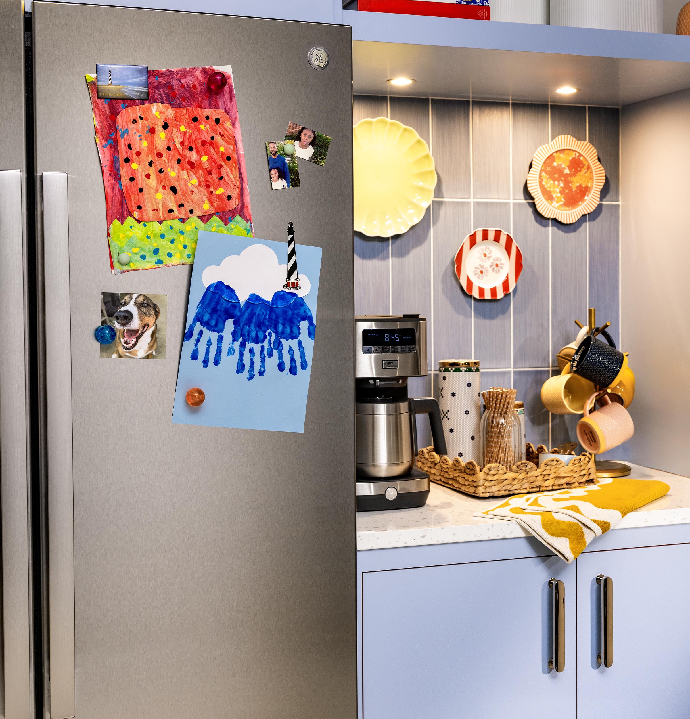 GE FINGERPRINT RESISTANT STAINLESS 28CU SIDE BY SIDE REFRIGERATOR WITH DISPENSER AND LED WALL - Pearl Silver - Refrigerators - Additional View 27