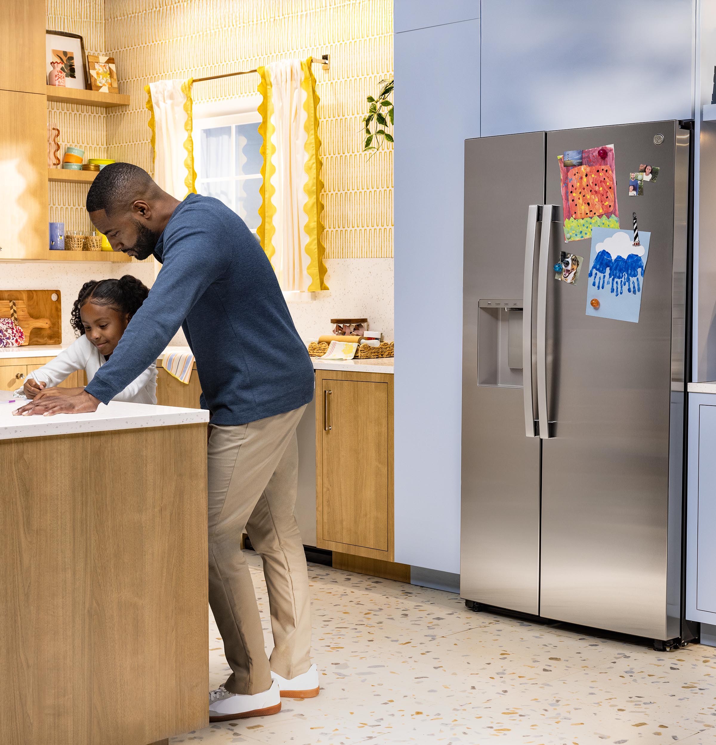 GE FINGERPRINT RESISTANT STAINLESS 28CU SIDE BY SIDE REFRIGERATOR WITH DISPENSER AND LED WALL - Pearl Silver - Refrigerators - Additional View 30