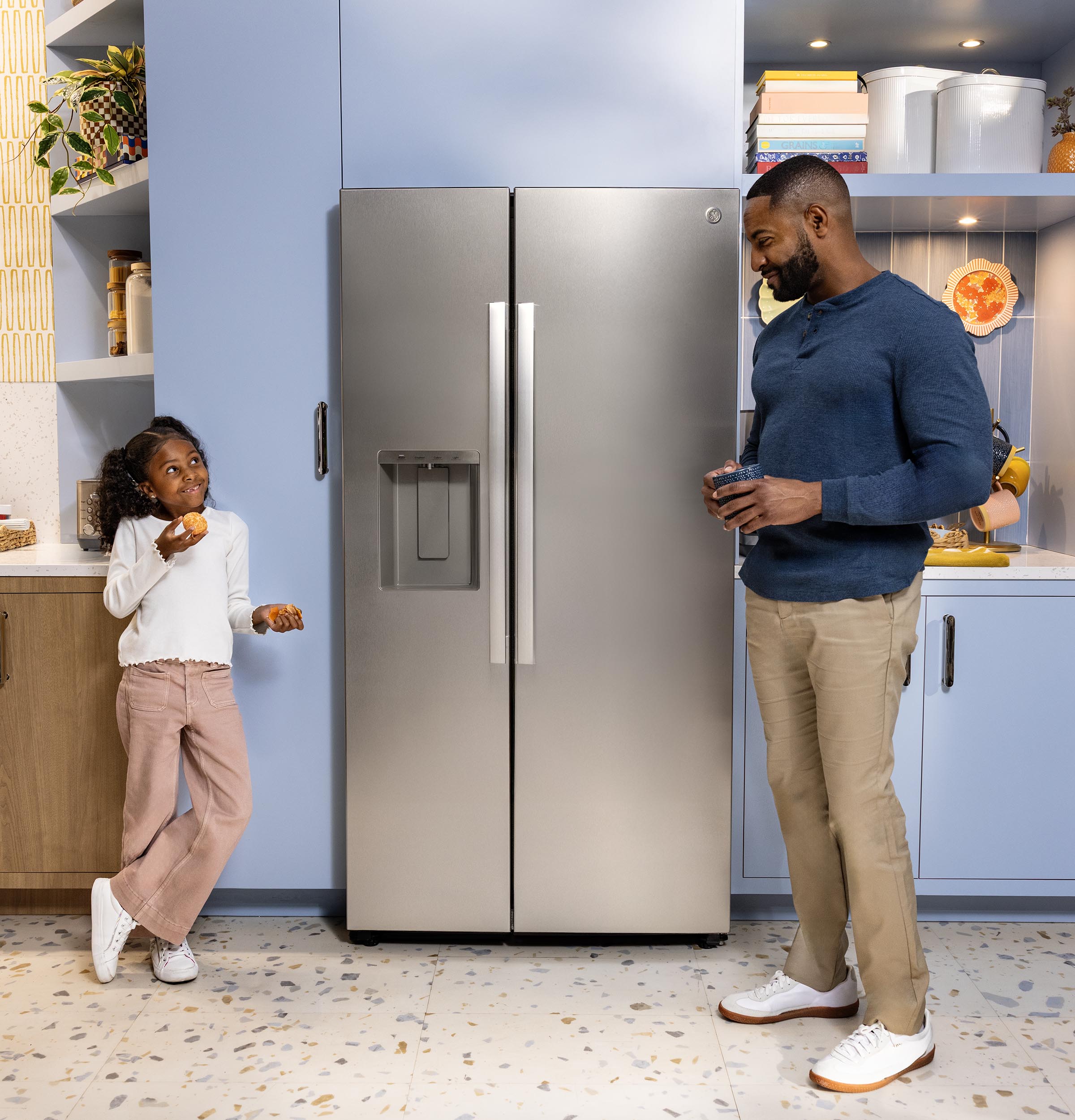 GE FINGERPRINT RESISTANT STAINLESS 28CU SIDE BY SIDE REFRIGERATOR WITH DISPENSER AND LED WALL - Pearl Silver - Refrigerators - Additional View 33